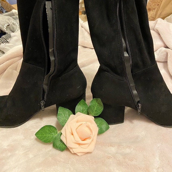 Gently used knee high boots, size 9.5 - Picture 2 of 6